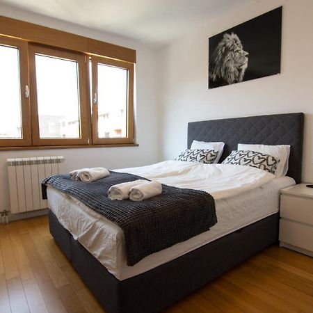 A Blok New Modern - Free Garage Parking, Comfortable, Quiet With A Park View Belgrado Exterior foto