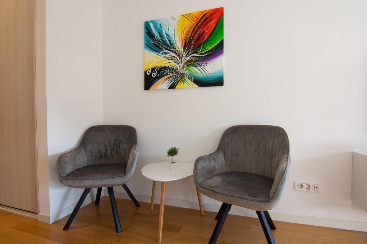 A Blok New Modern - Free Garage Parking, Comfortable, Quiet With A Park View Belgrado Exterior foto