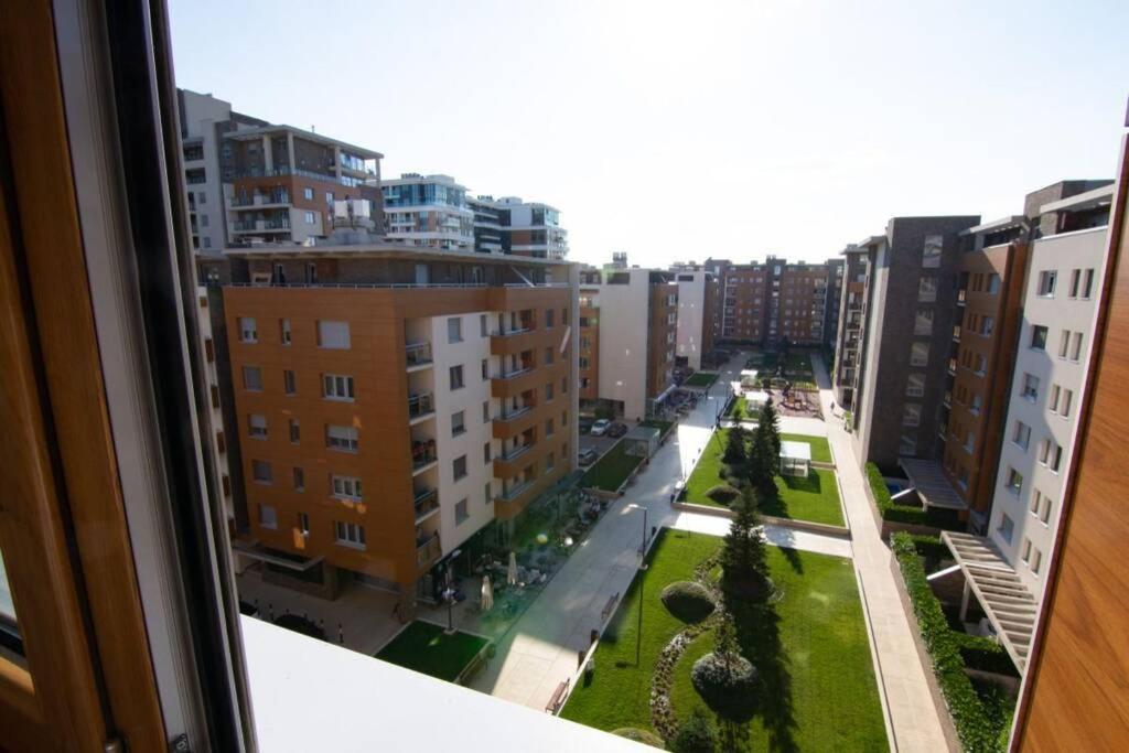 A Blok New Modern - Free Garage Parking, Comfortable, Quiet With A Park View Belgrado Exterior foto